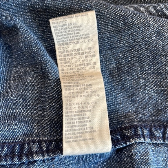 HOLLISTER Denim Jean Button Down Shirt with Pearl Snaps - Picture 6 of 13